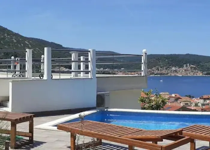 - Luxury With Swimming Pool * Vis